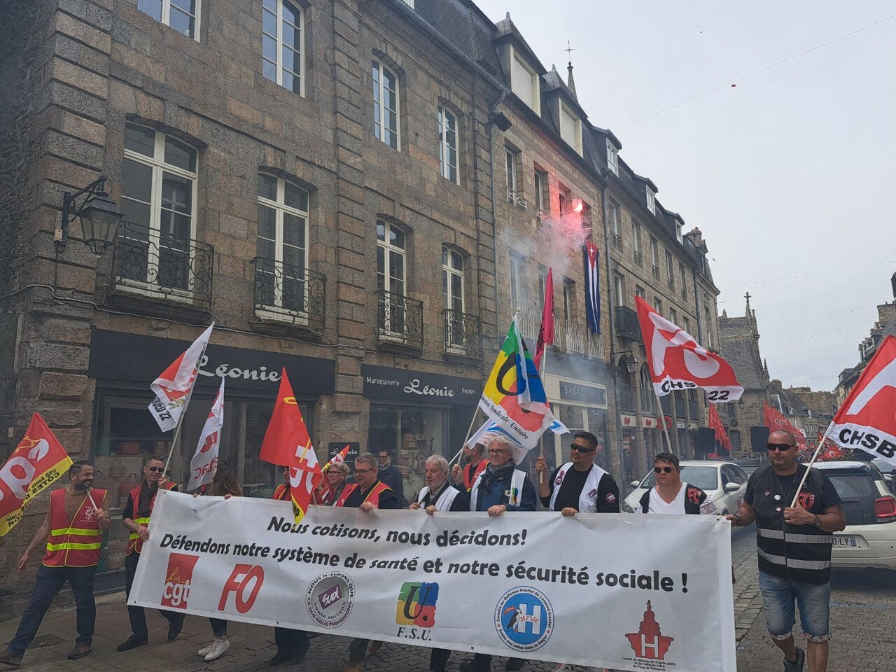 Guingamp.  1,500 demonstrators in the streets to defend the health system