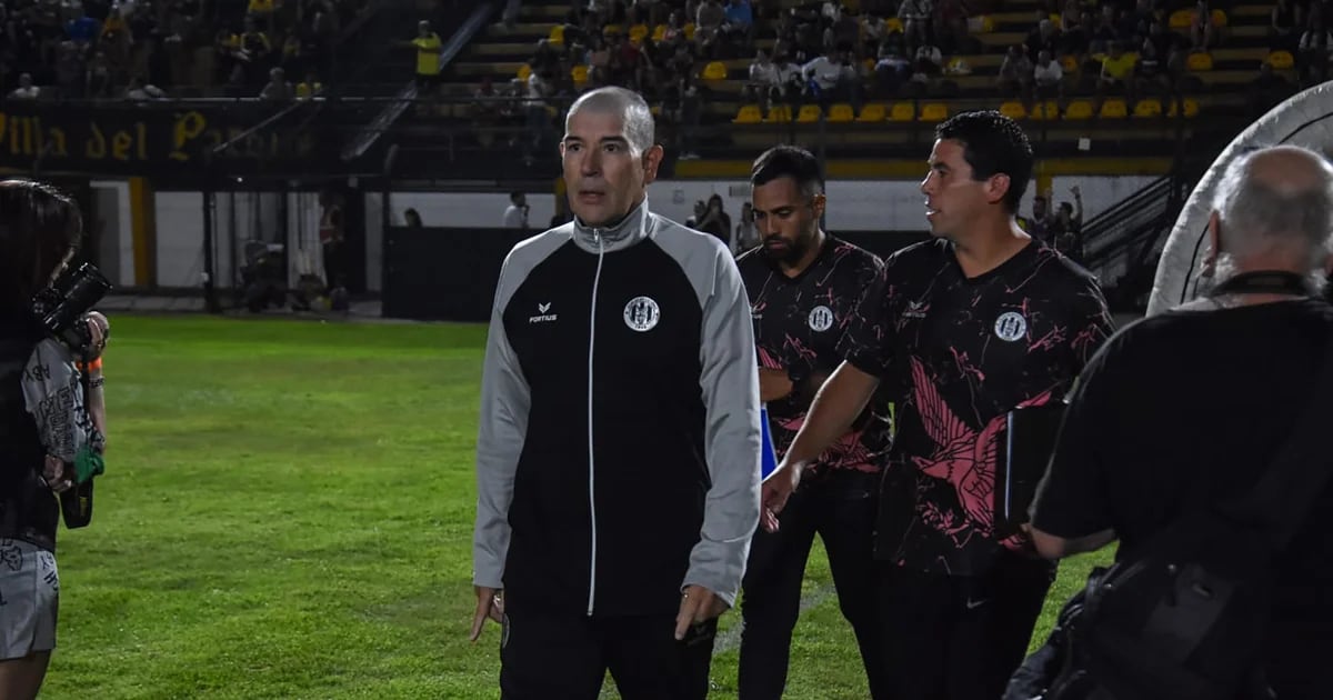 The emotional testimony of the Argentine coach who directs while fighting cancer: “I'm half tied with wire, but football helps”