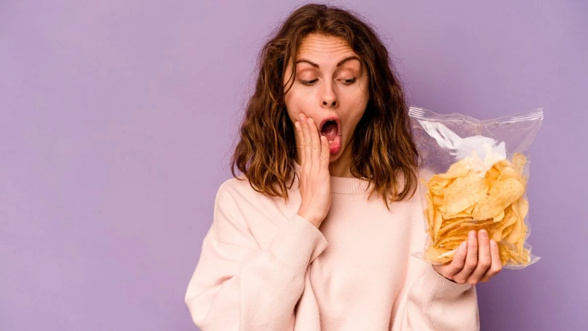 Does snacking between meals affect your health?  Find out what is the best time to do it